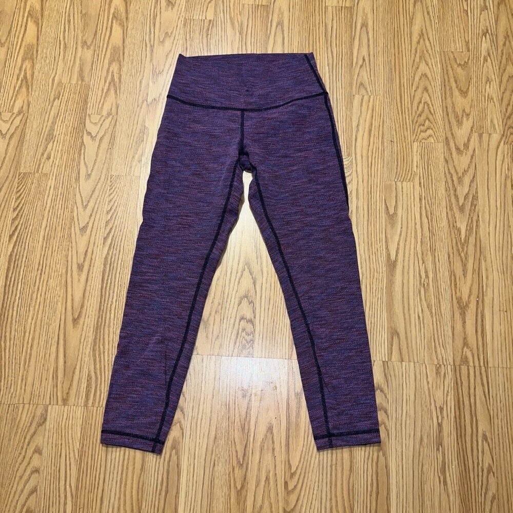 Lululemon Womens Leggings Size 6? Cropped purple knit gym yoga athletic‎